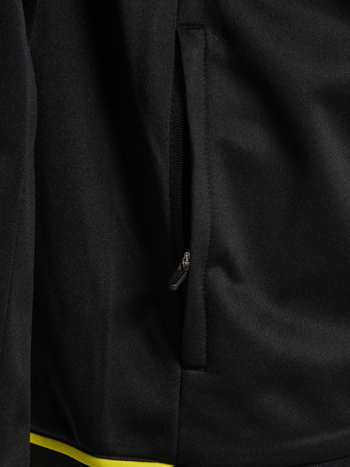 HUMMEL Core 2.0 Track Zip Jacket (black/blazing yellow)