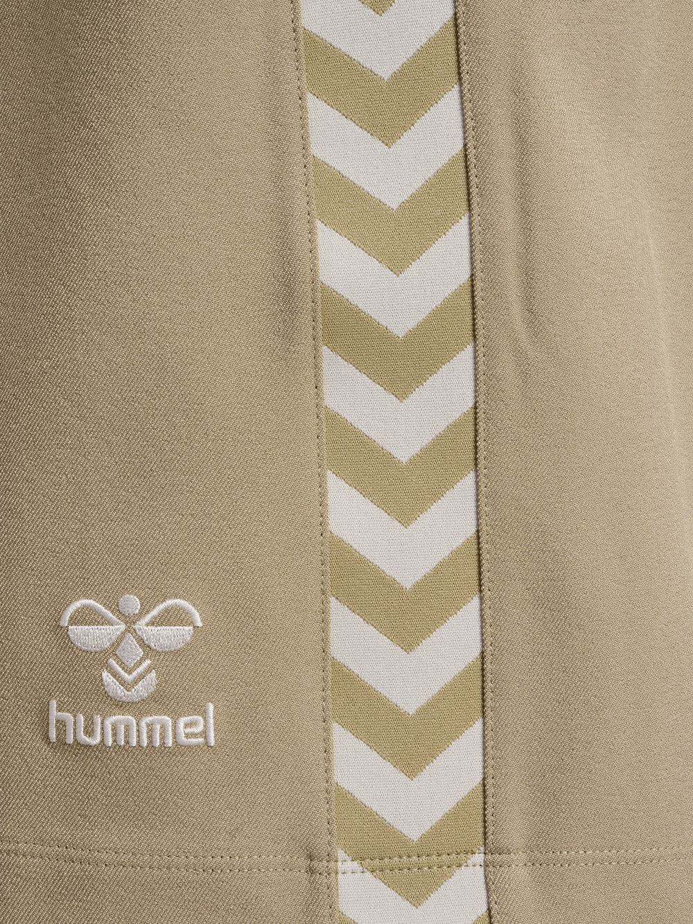 HUMMEL Root Shorts (cornstalk/cannoli creme)