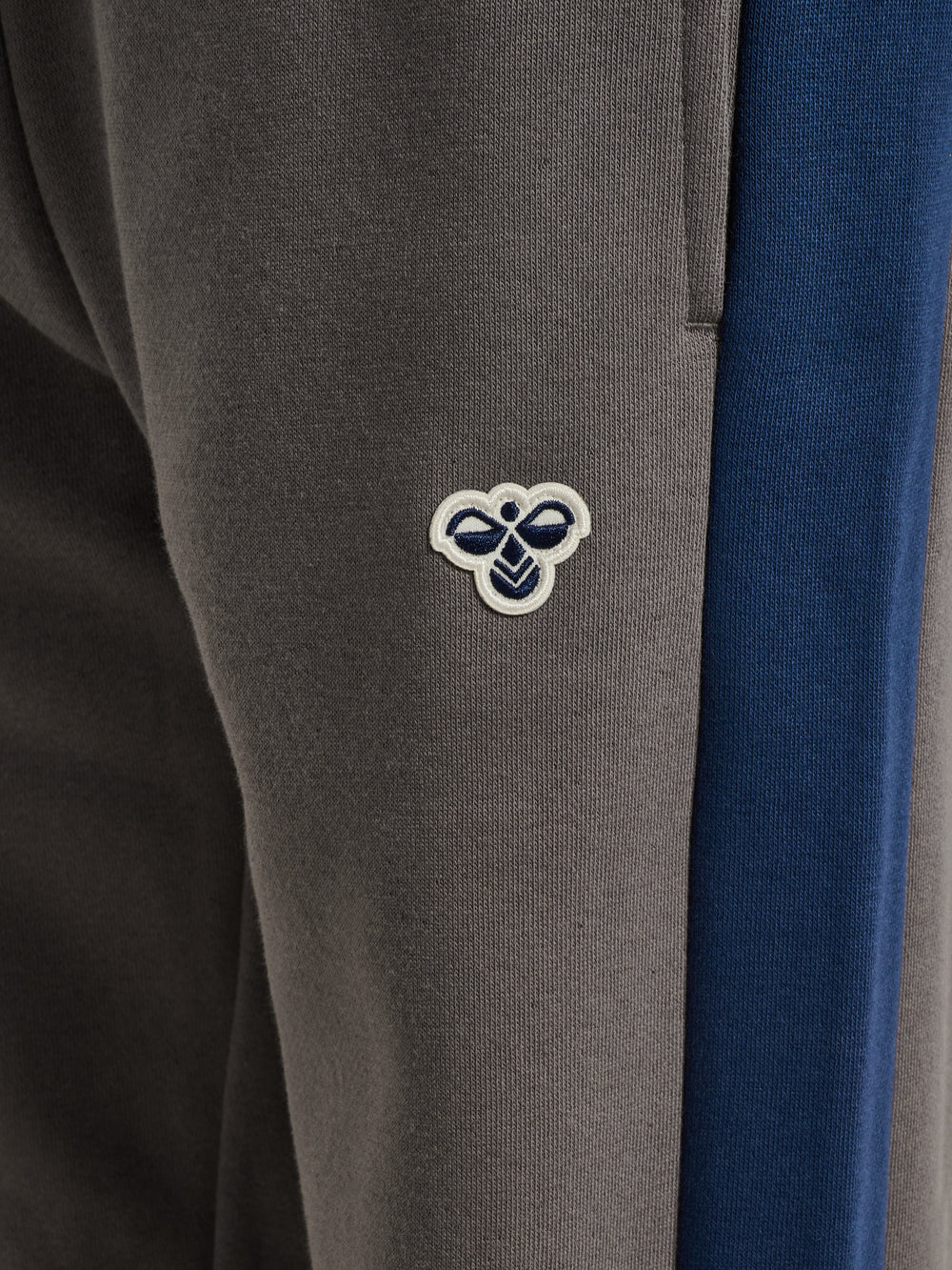 HUMMEL Loose Block Sweatpants Bee Kind (dark gull gray)
