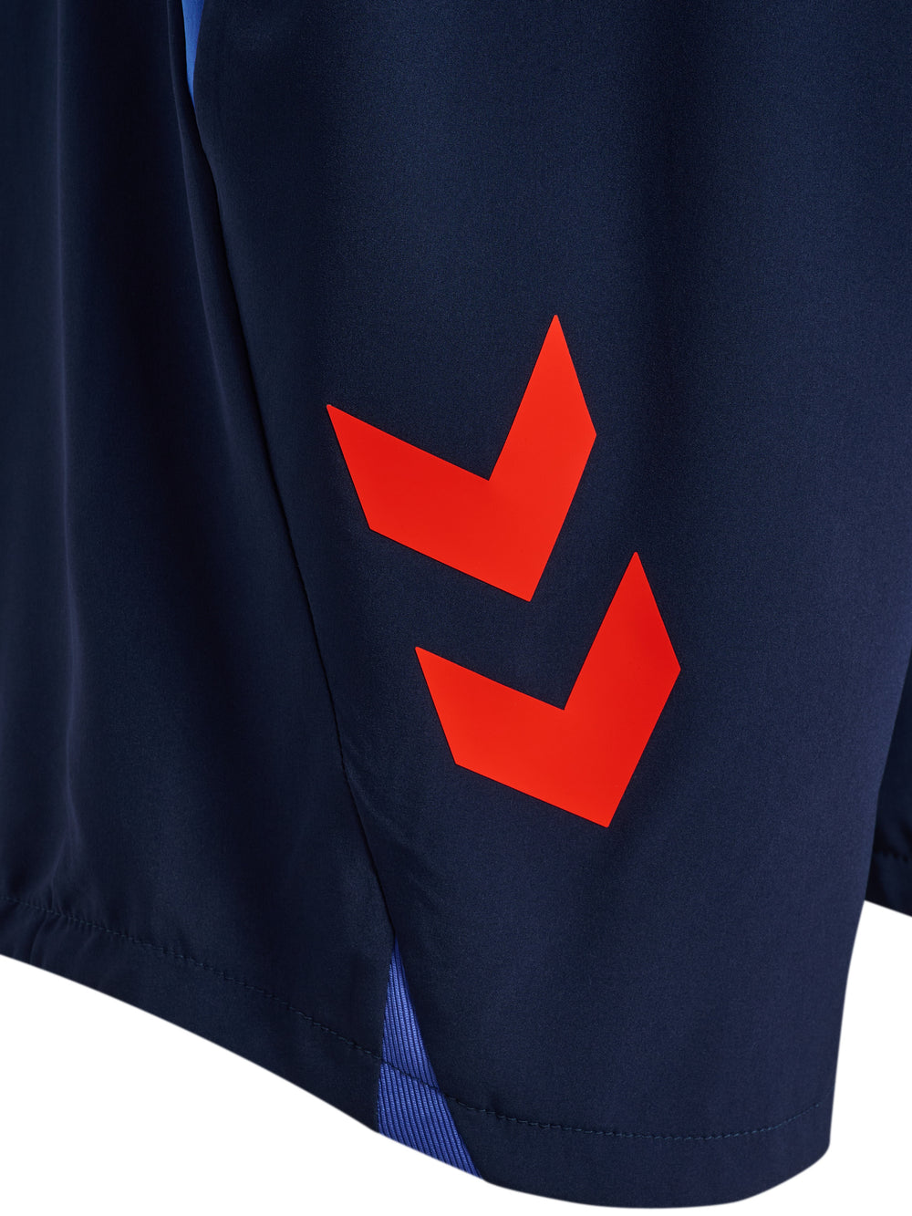 HUMMEL BLAZE26 Pro Training Shorts (marine/cherry tomato)