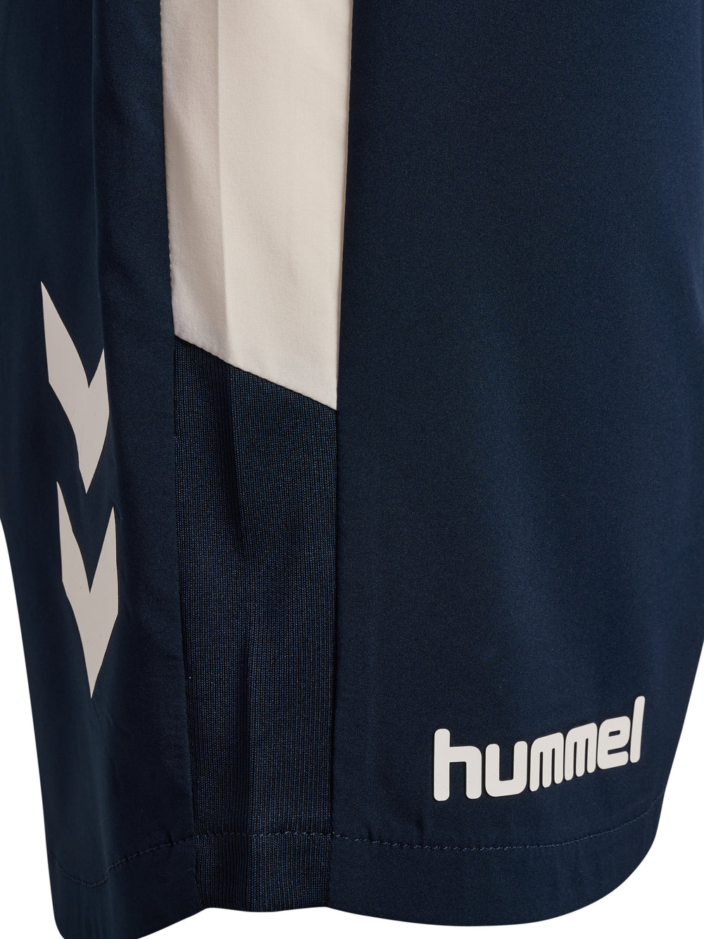 HUMMEL BLAZE27 Pro Training Shorts (dark sapphire/cloud dancer)