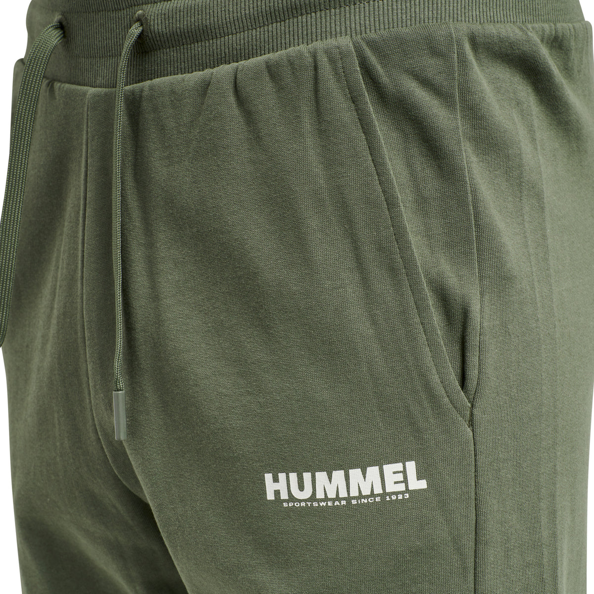 HUMMEL Legacy Shorts (beetle)