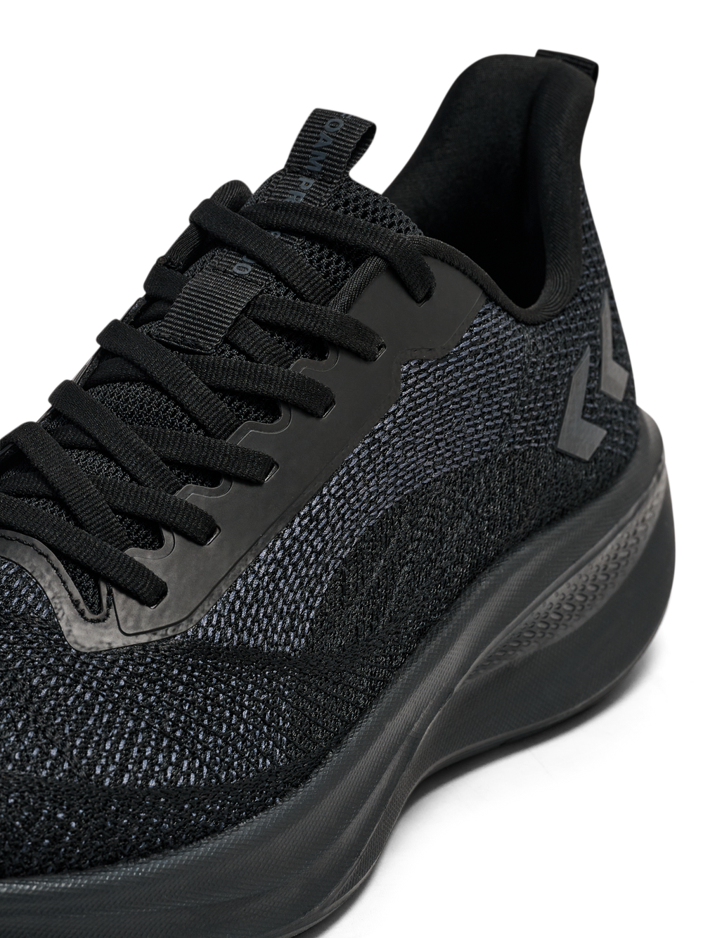 HUMMEL Foam Pro 8200 (black)