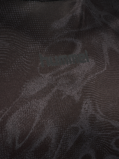 HUMMEL Blaze Club 26 Graphic Tee (black/asphalt)