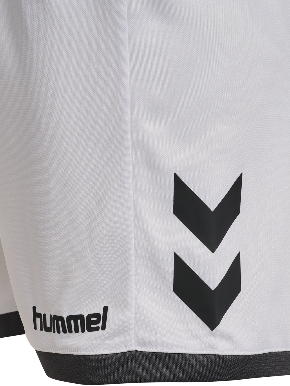 HUMMEL Blaze Club 26 Poly Shorts (white/asphalt)