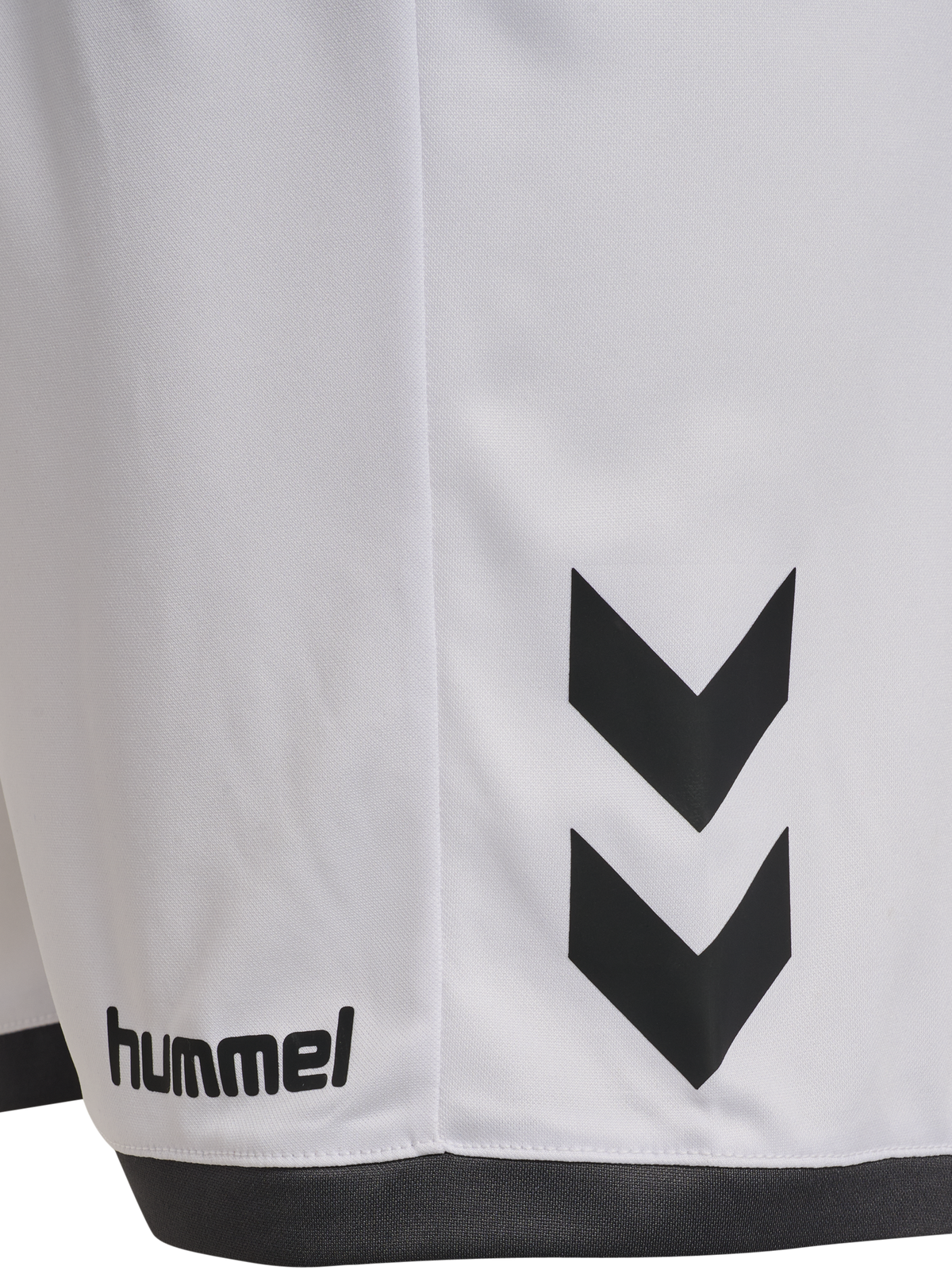 HUMMEL Blaze Club 26 Poly Shorts (white/asphalt)